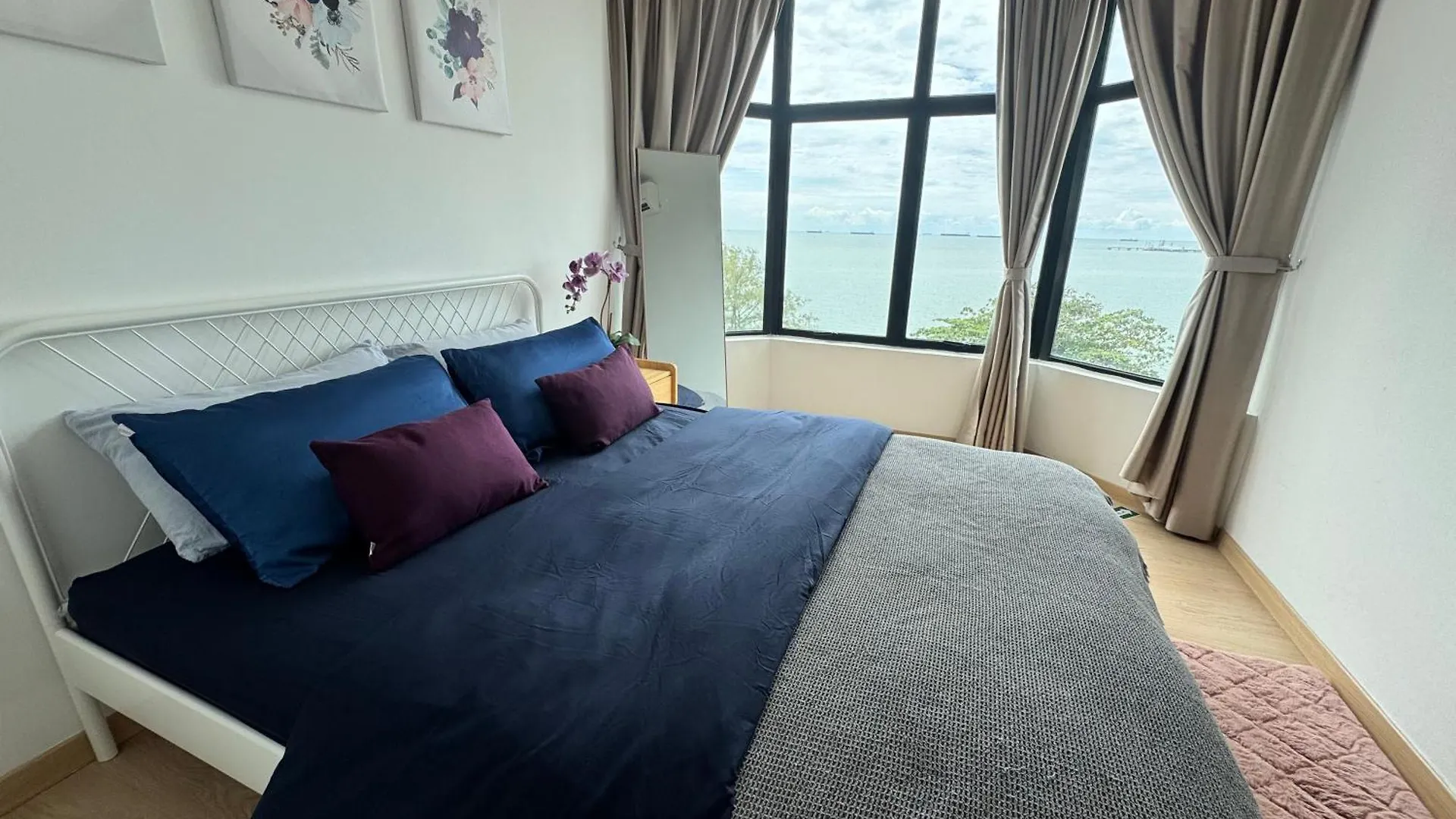 2Br Apartment - Beachfront - Corner Unit - Netflix - Unifi 300Mbps - Mutiara Melaka Pantai Puteri 0*, Malacca Malaysia